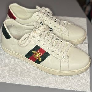 Gucci Women’s Ace Sneaker With Bee